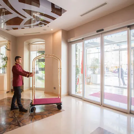 地拉那竞技场酒店 4*