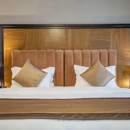 地拉那竞技场酒店