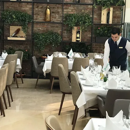 地拉那竞技场酒店 4*